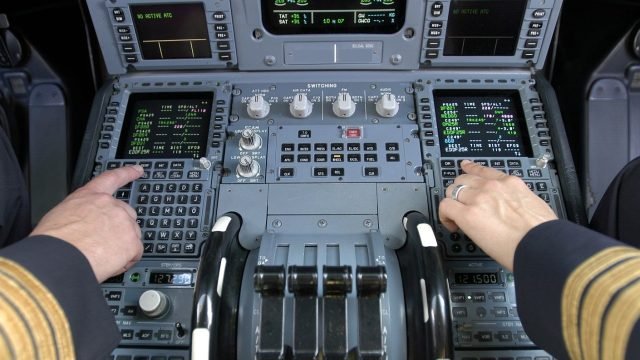 AUTOMAÇÃO NAS AERONAVES MODERNAS, ESTEJA ATENTO!
