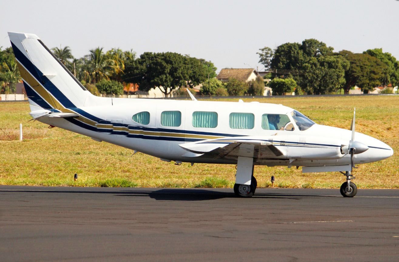 PIPER NAVAJO PA-31-325 CR 1983