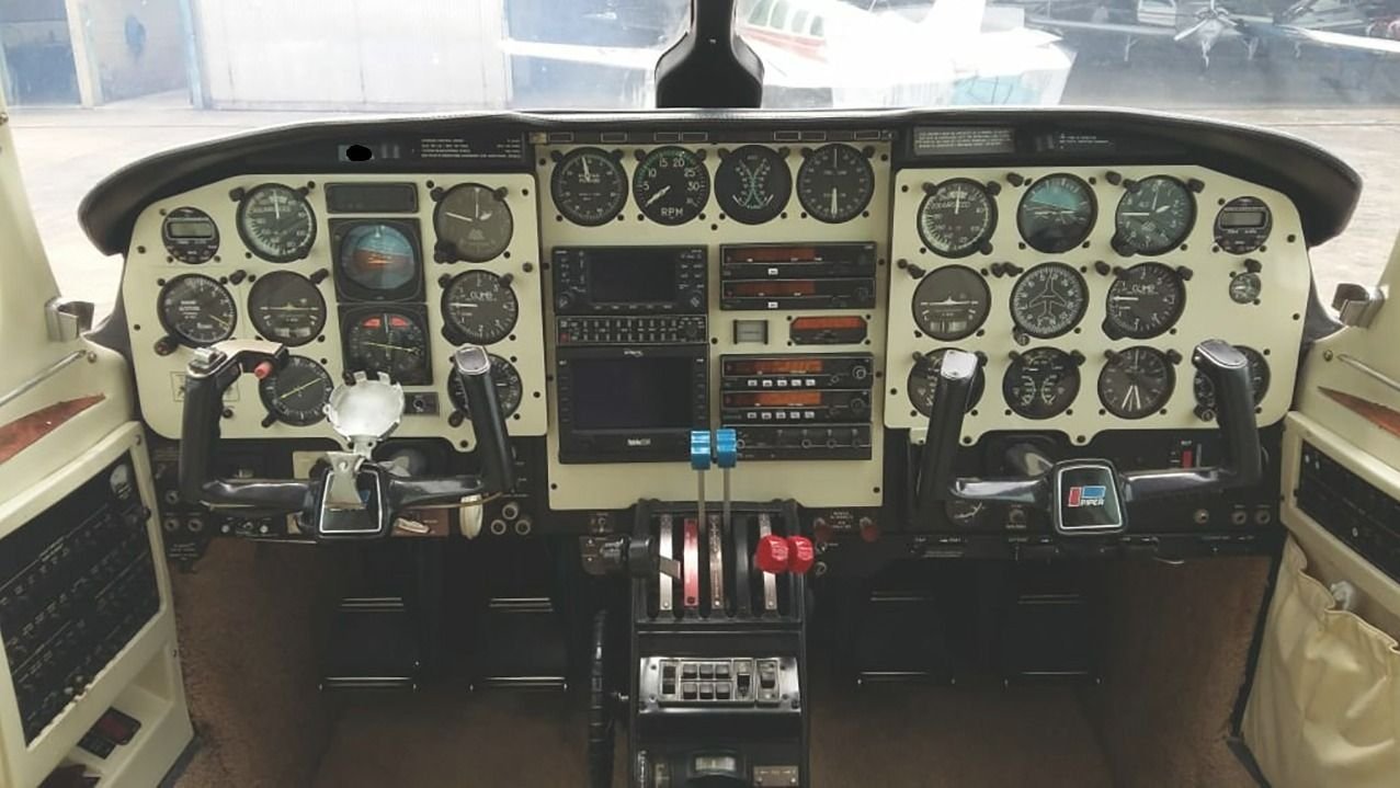 PIPER NAVAJO PA-31-325 CR 1983
