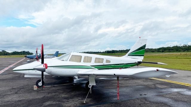 EMBRAER SENECA II EMB-810C 1980