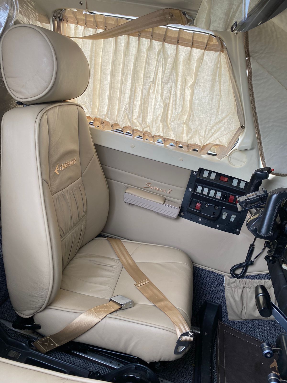 EMBRAER SENECA II EMB-810C 1980