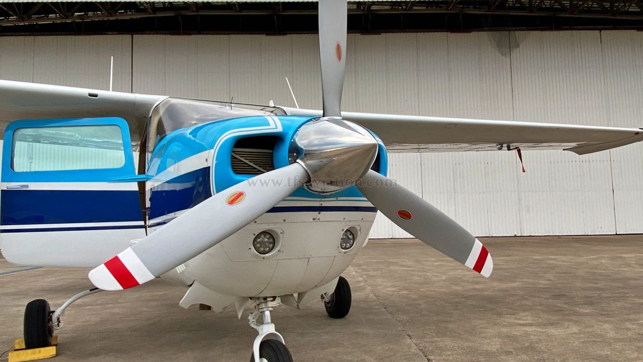 CESSNA 210L CENTURION 1974