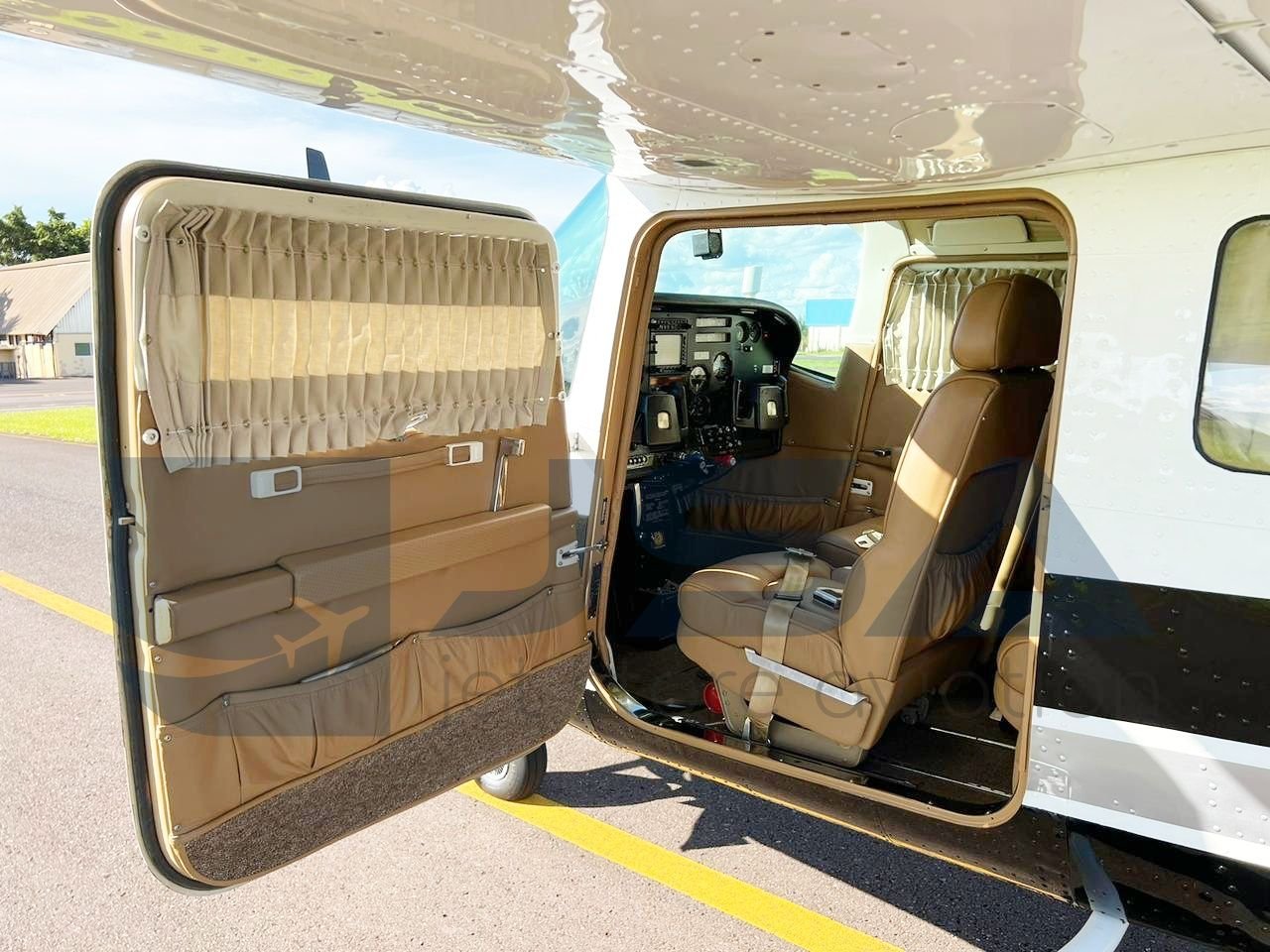 CESSNA 210L CENTURION 1975 CESSNA 210L CENTURION 1975
