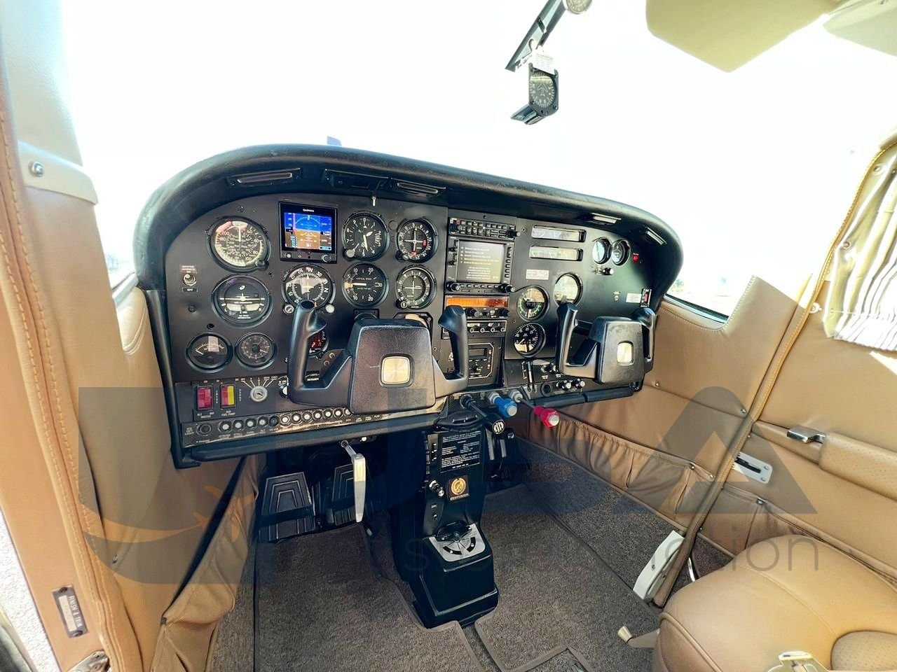 CESSNA 210L CENTURION 1975 CESSNA 210L CENTURION 1975