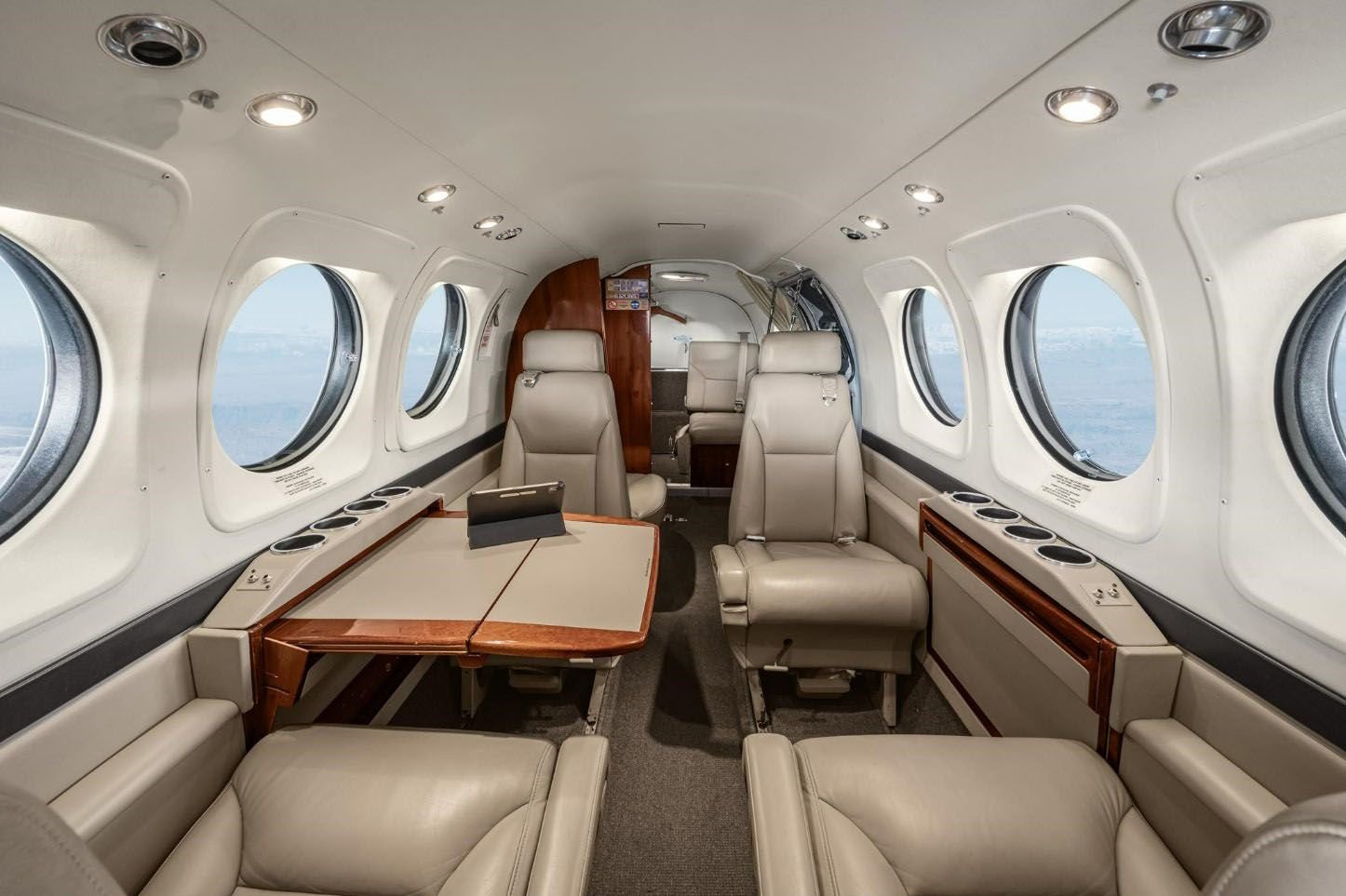 BEECHCRAFT KING AIR C90B 2000