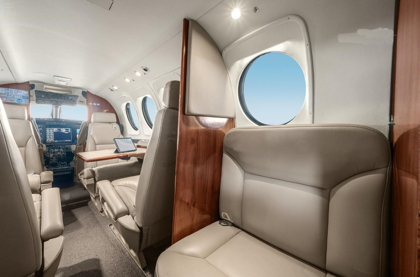 BEECHCRAFT KING AIR C90B 2000