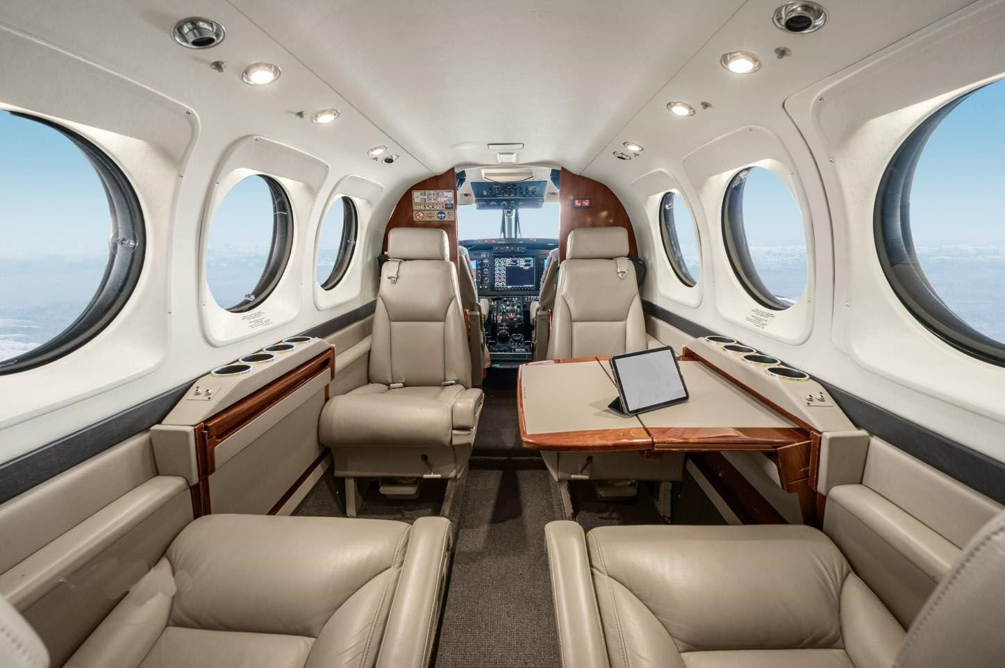 BEECHCRAFT KING AIR C90B 2000