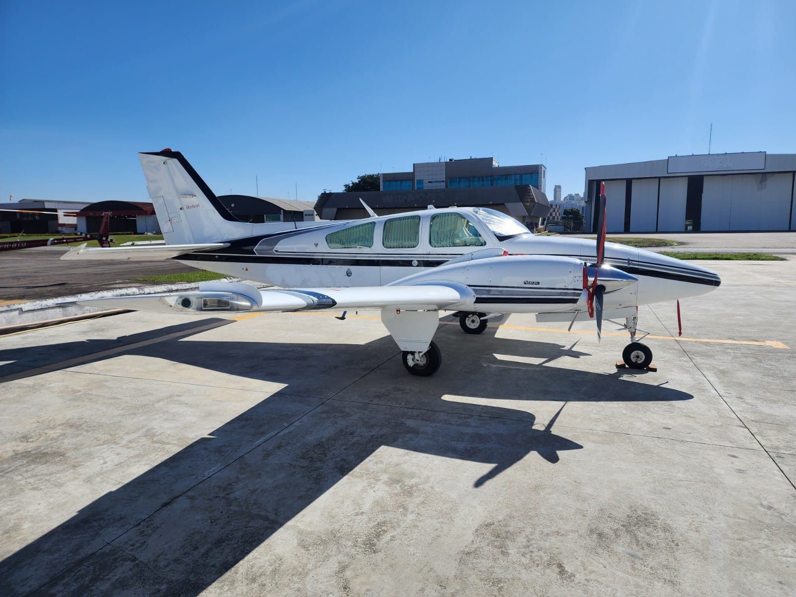 BEECHCRAFT BARON E55 1977