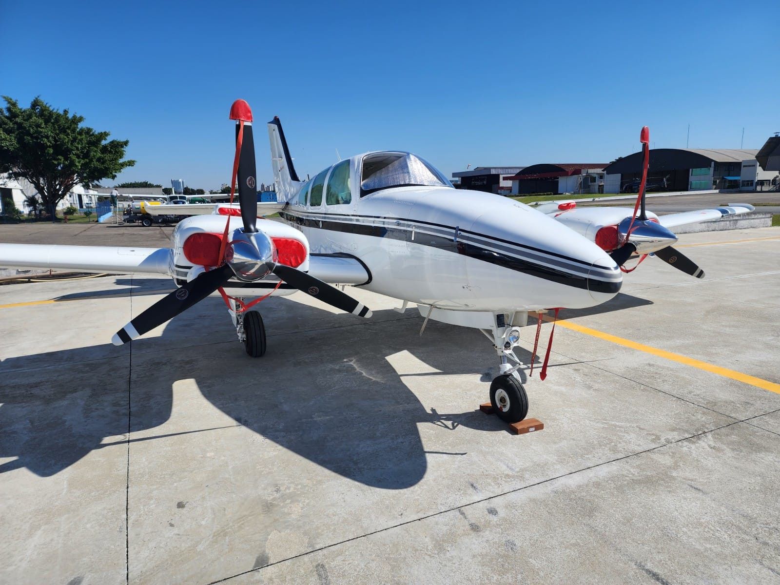 BEECHCRAFT BARON E55 1977