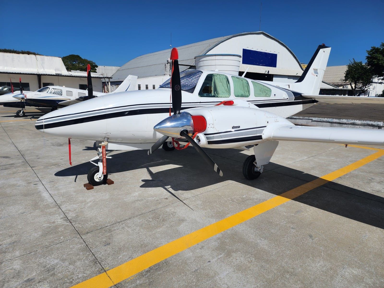 BEECHCRAFT BARON E55 1977