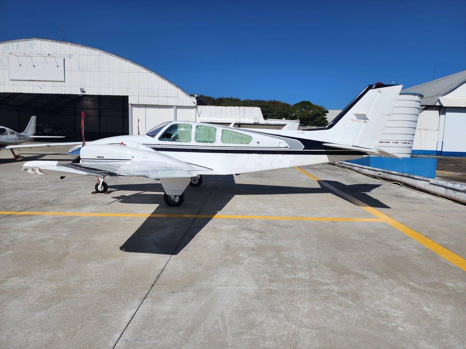 BEECHCRAFT BARON E55 1977