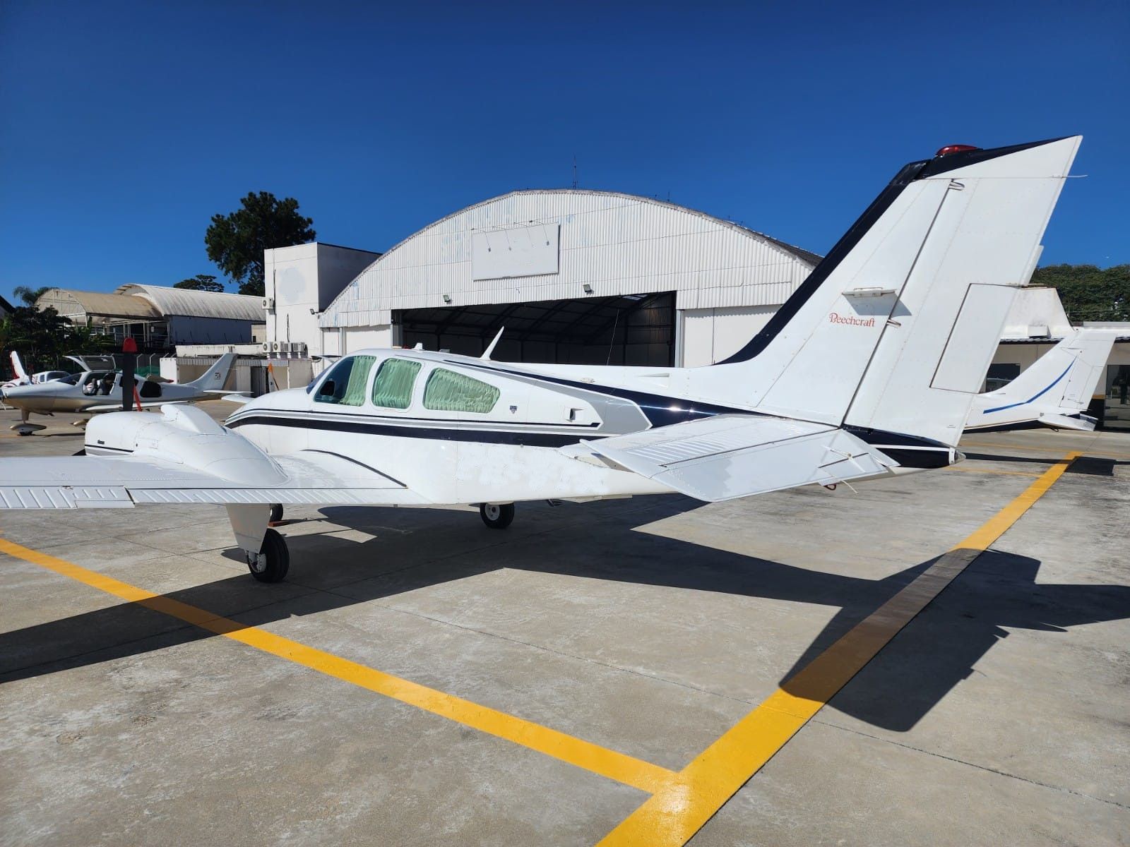 BEECHCRAFT BARON E55 1977
