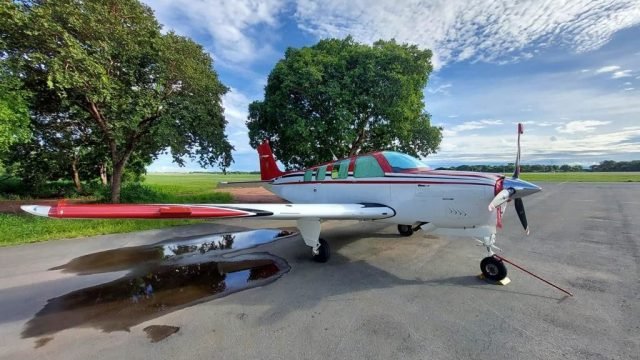 BEECHCRFAT BONANZA A36 1989