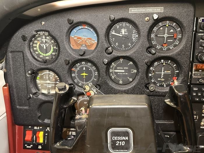 CESSNA CENTURION 210L 1979