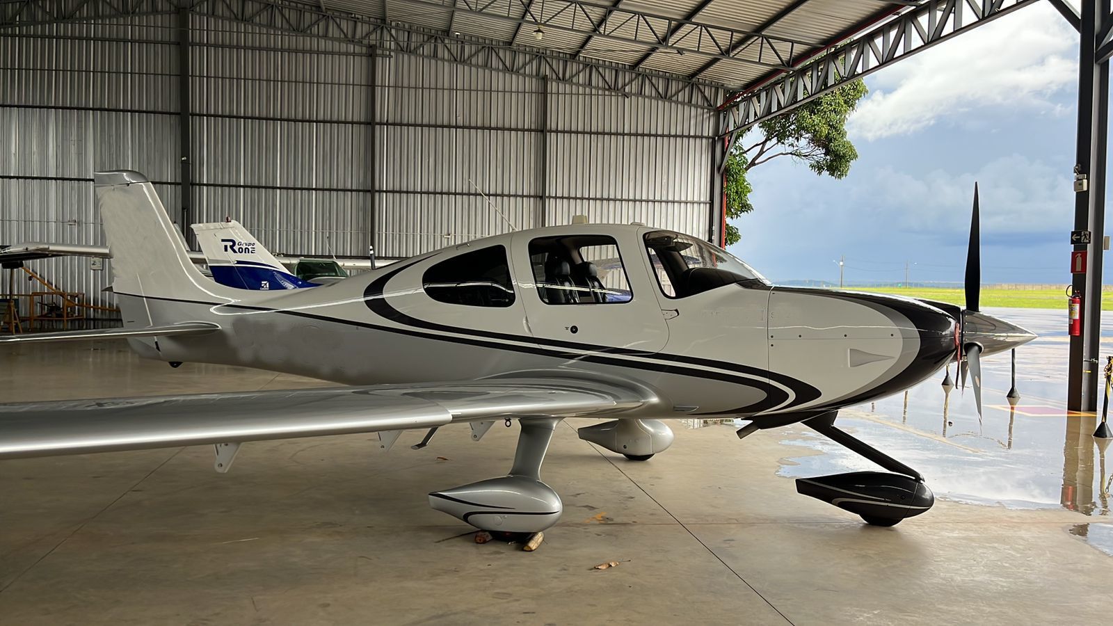 CIRRUS AIRCRAFT SR22 X 2011