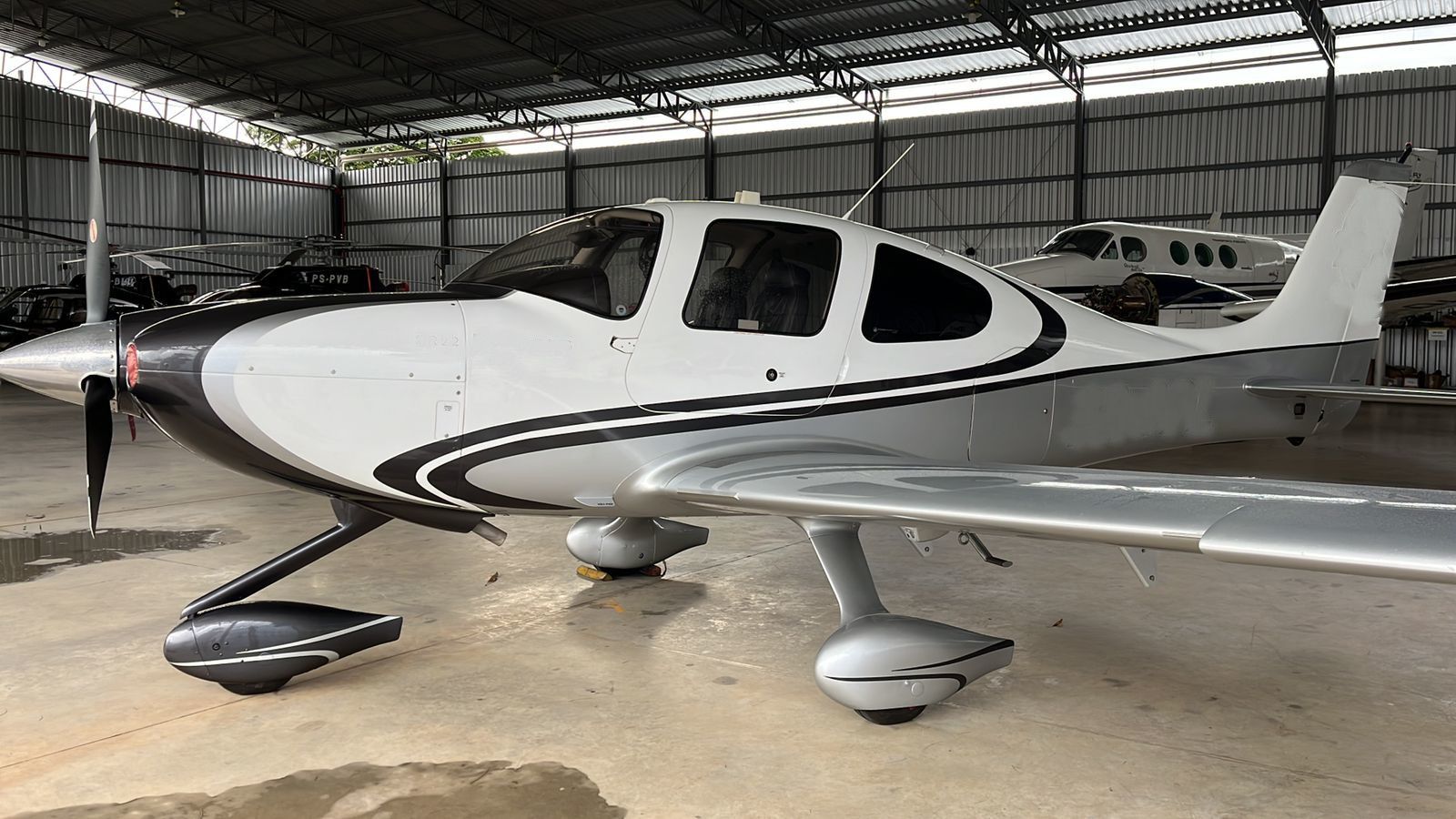 CIRRUS AIRCRAFT SR22 X 2011