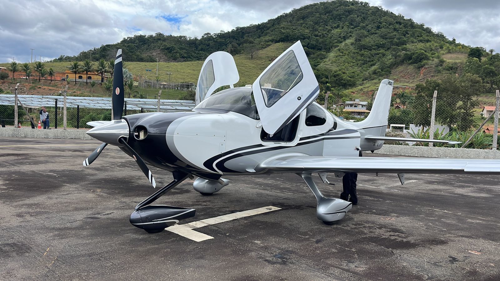 CIRRUS AIRCRAFT SR22 X 2011