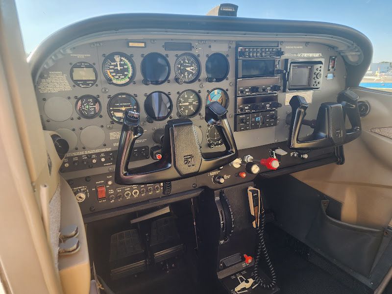 CESSNA AIRCRAFT C172R 2000