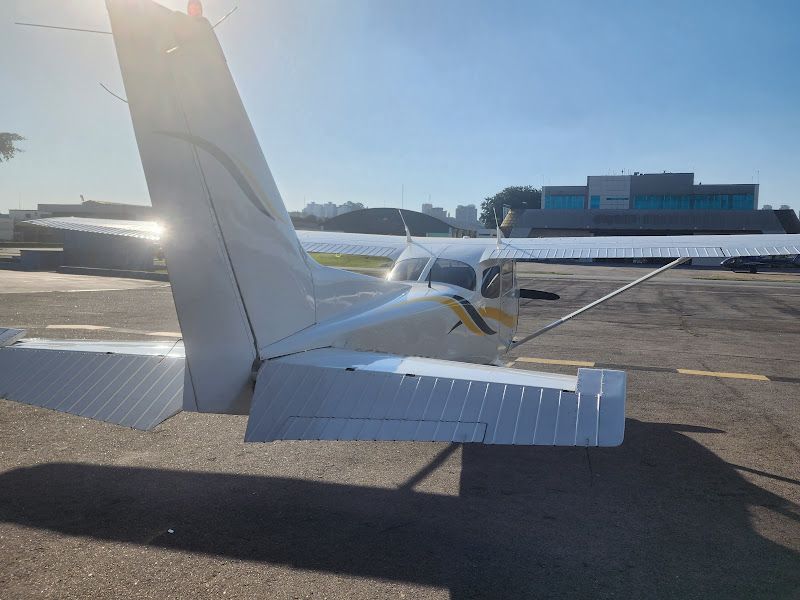 CESSNA AIRCRAFT C172R 2000