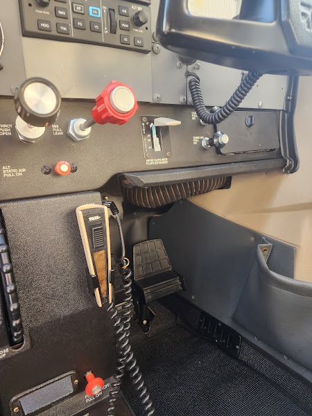 CESSNA AIRCRAFT C172R 2000