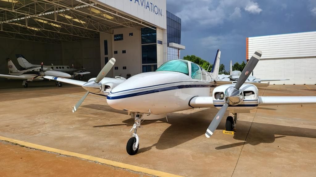 BEECHCRAFT BARON 58 1972