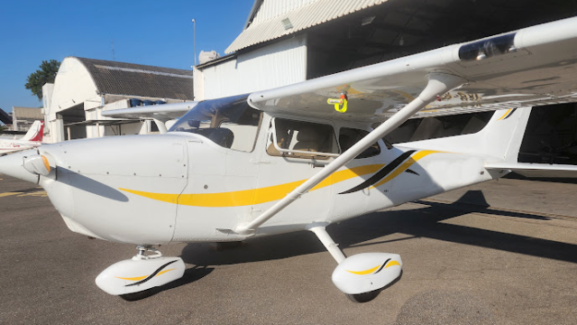 CESSNA AIRCRAFT C172R 2000