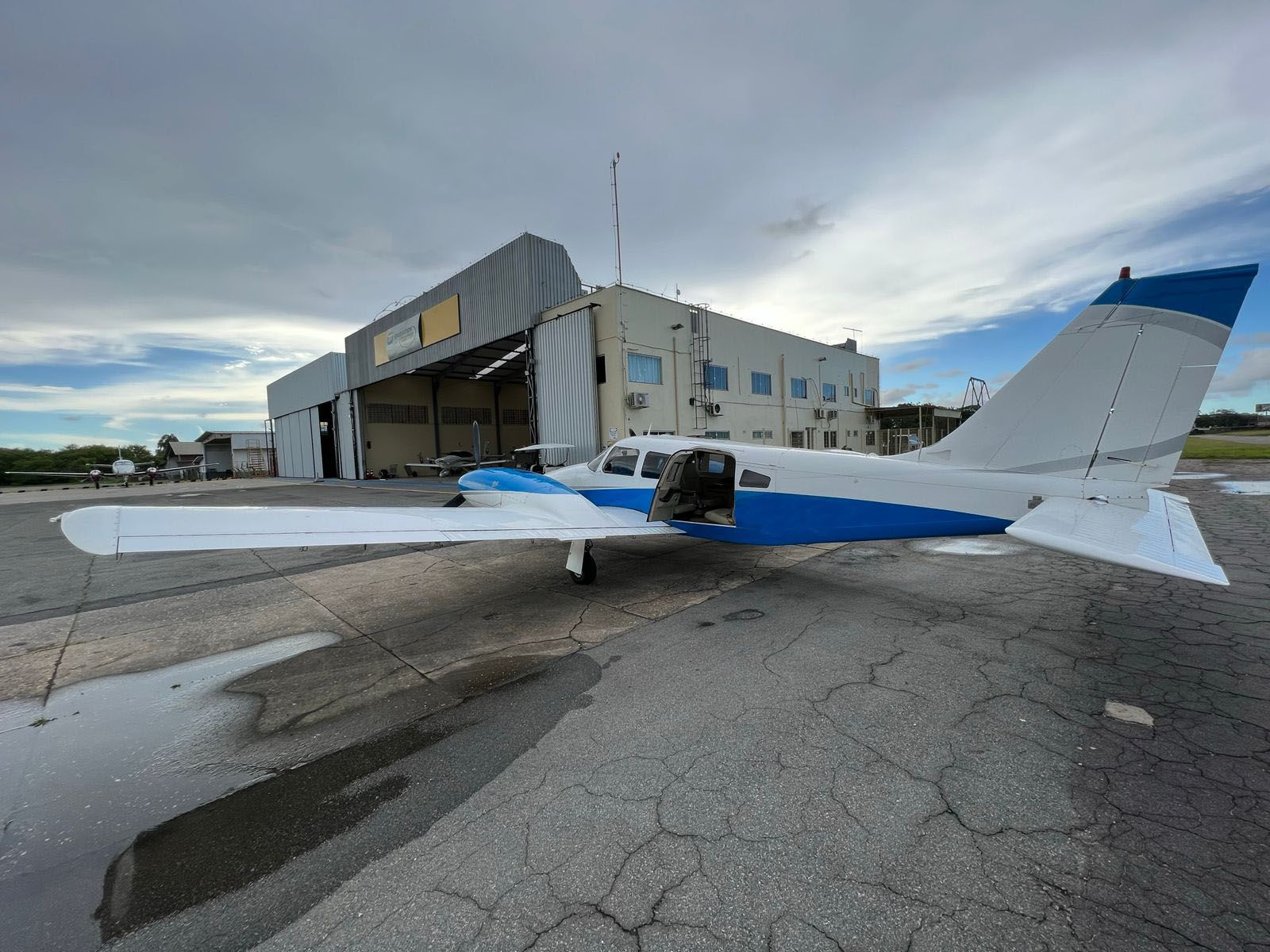 SENECA III EMB-810D 1987