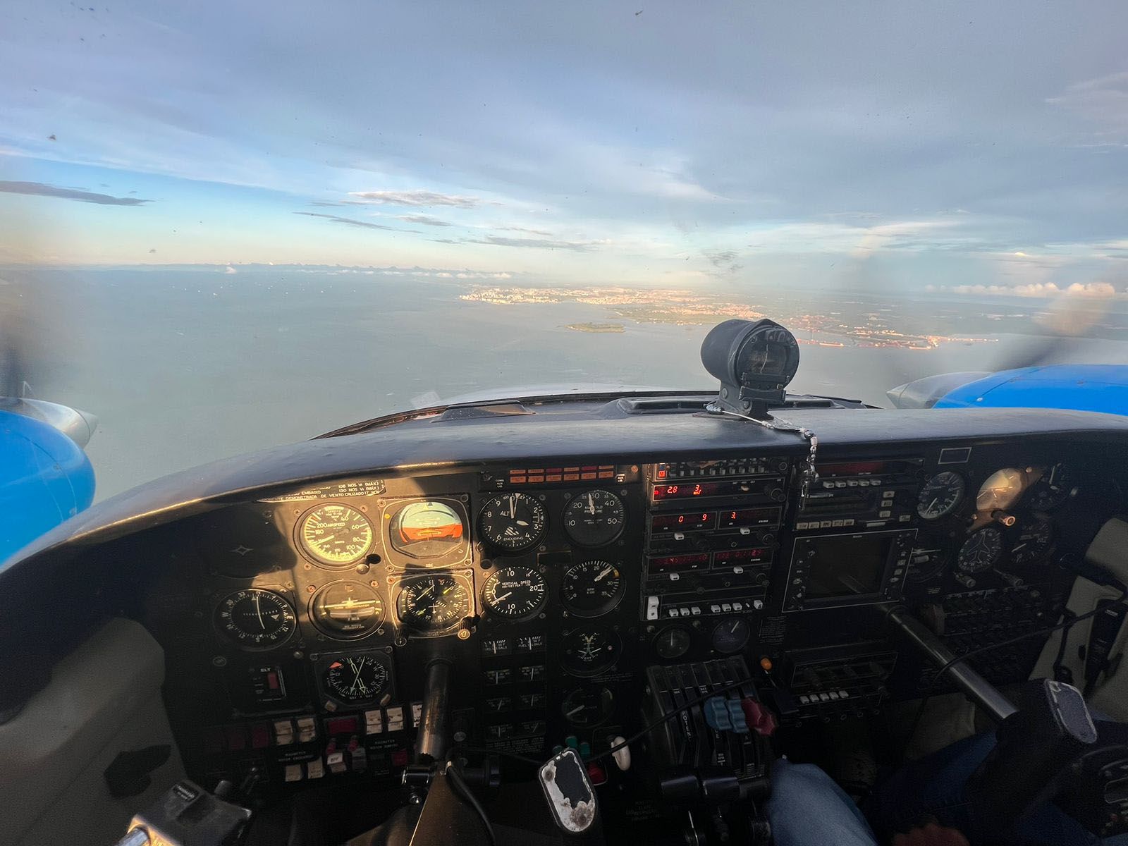 SENECA III EMB-810D 1987