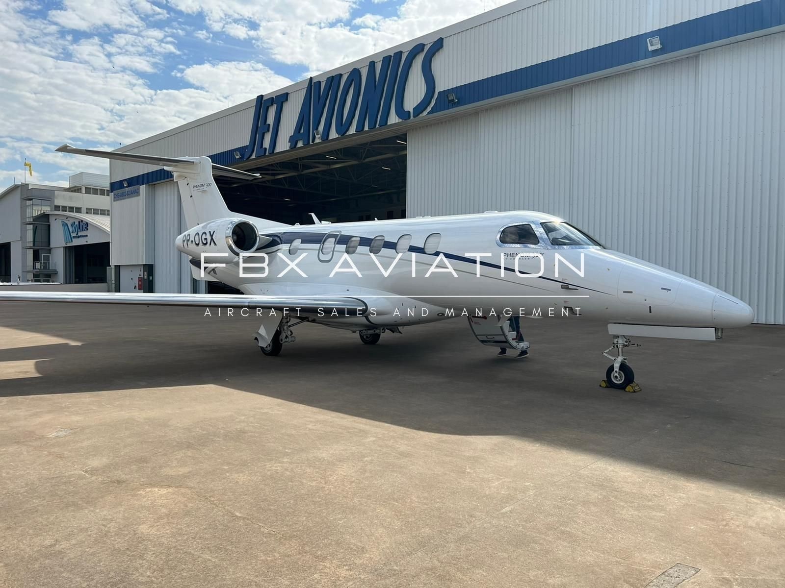 2011 PHENOM 300 com exclusividade