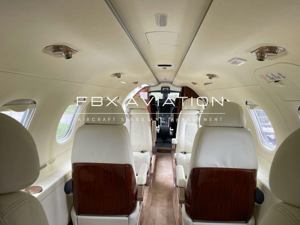 2011 PHENOM 300 com exclusividade