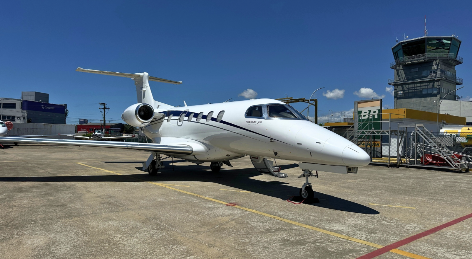 2011 PHENOM 300 com exclusividade