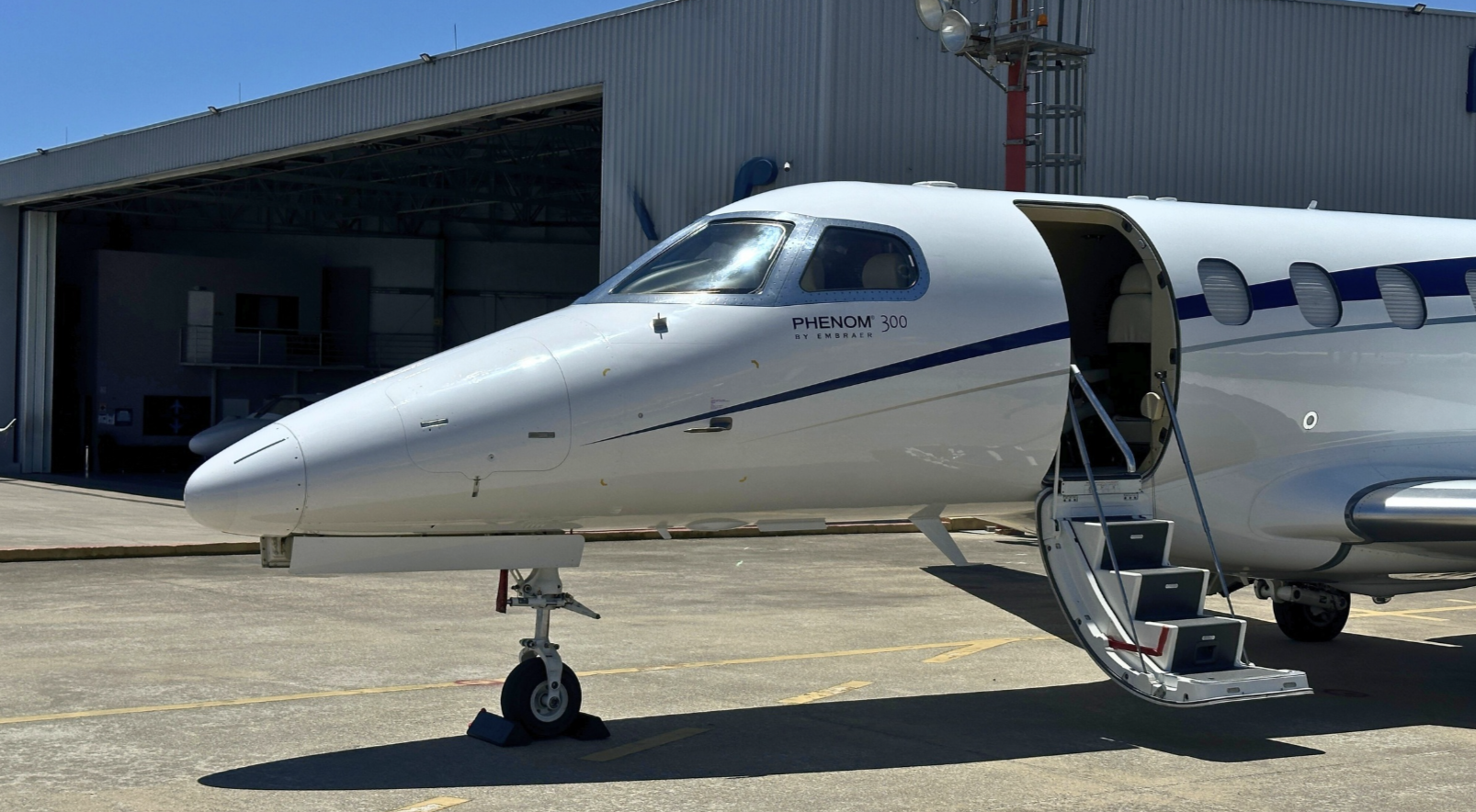 2011 PHENOM 300 com exclusividade