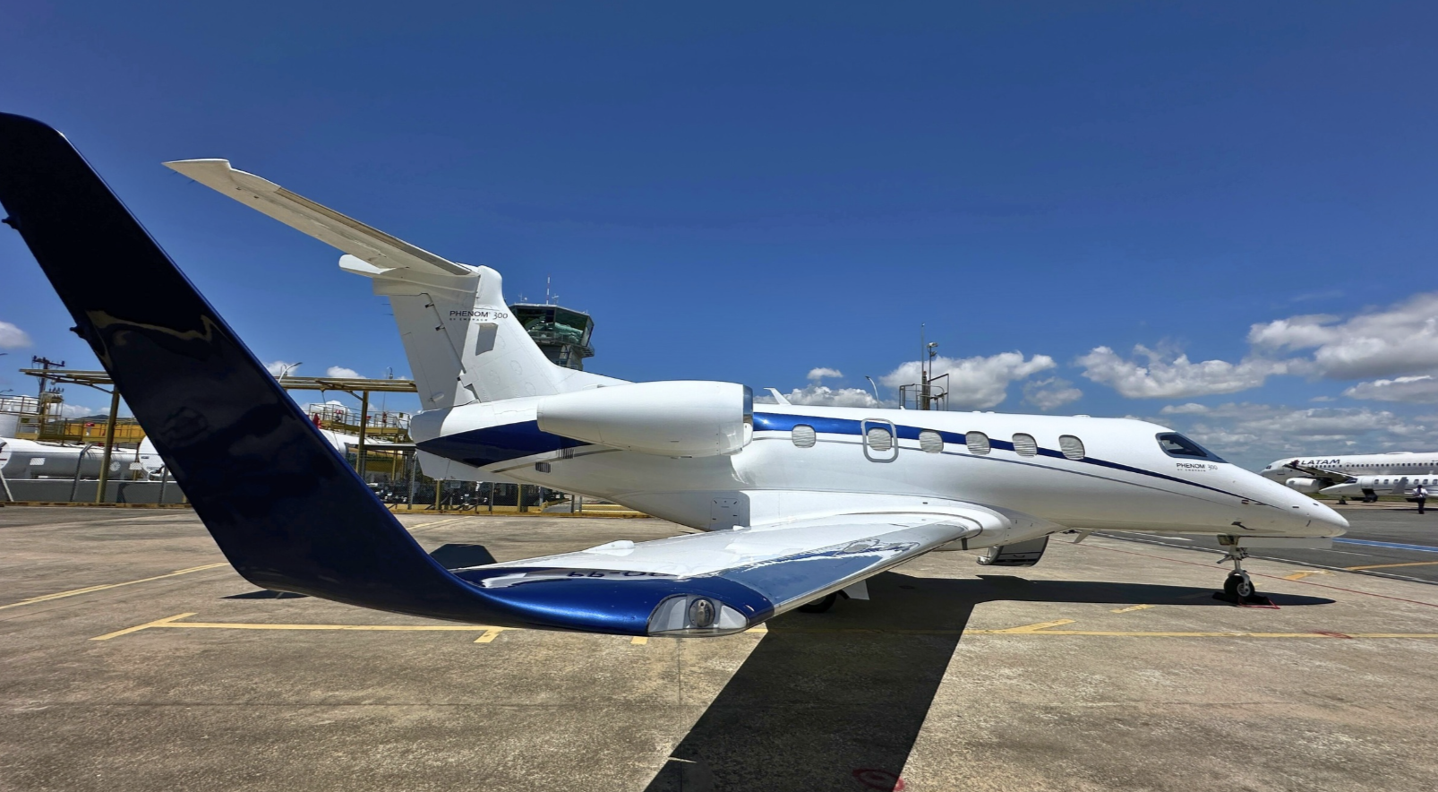 2011 PHENOM 300 com exclusividade