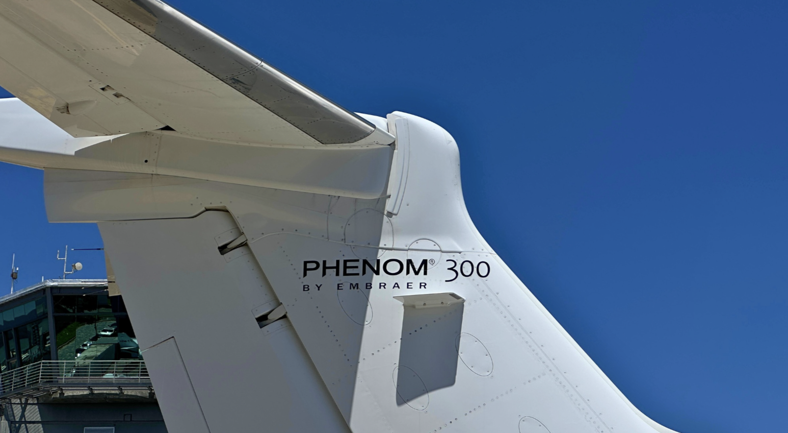 2011 PHENOM 300 com exclusividade