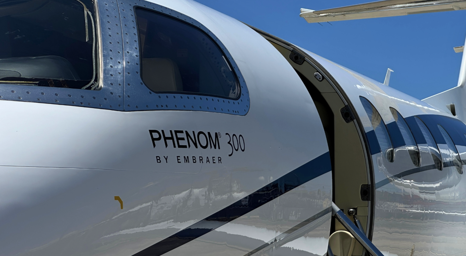 2011 PHENOM 300 com exclusividade