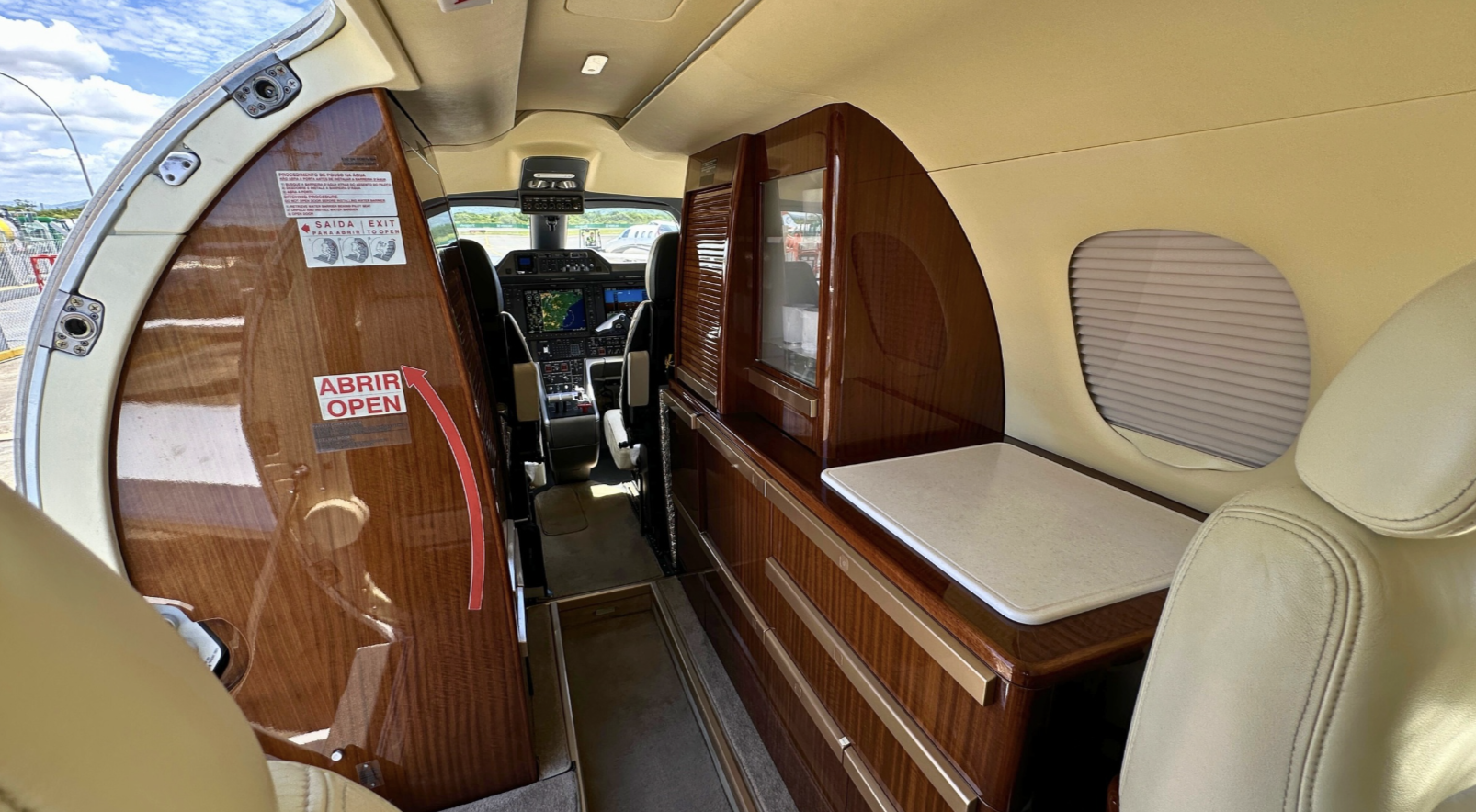 2011 PHENOM 300 com exclusividade
