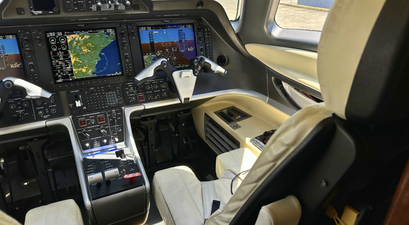 2011 PHENOM 300 com exclusividade