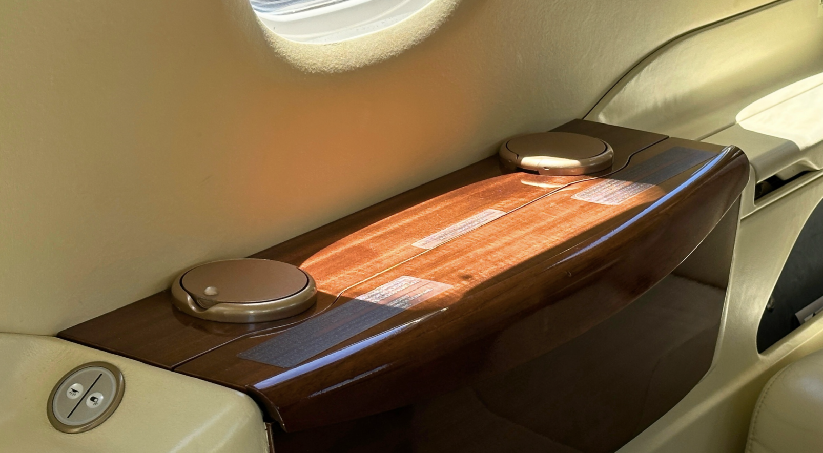 2011 PHENOM 300 com exclusividade