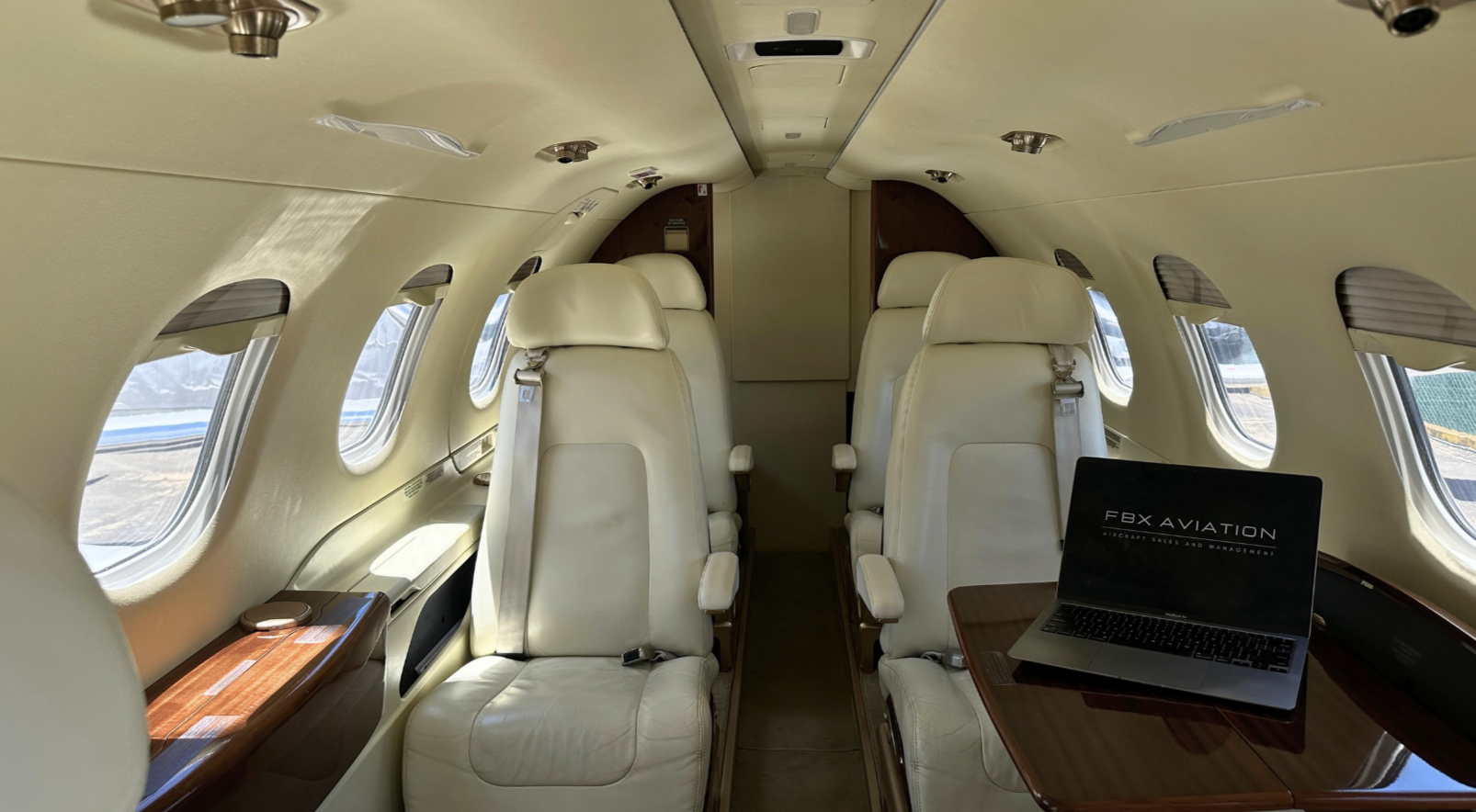2011 PHENOM 300 com exclusividade
