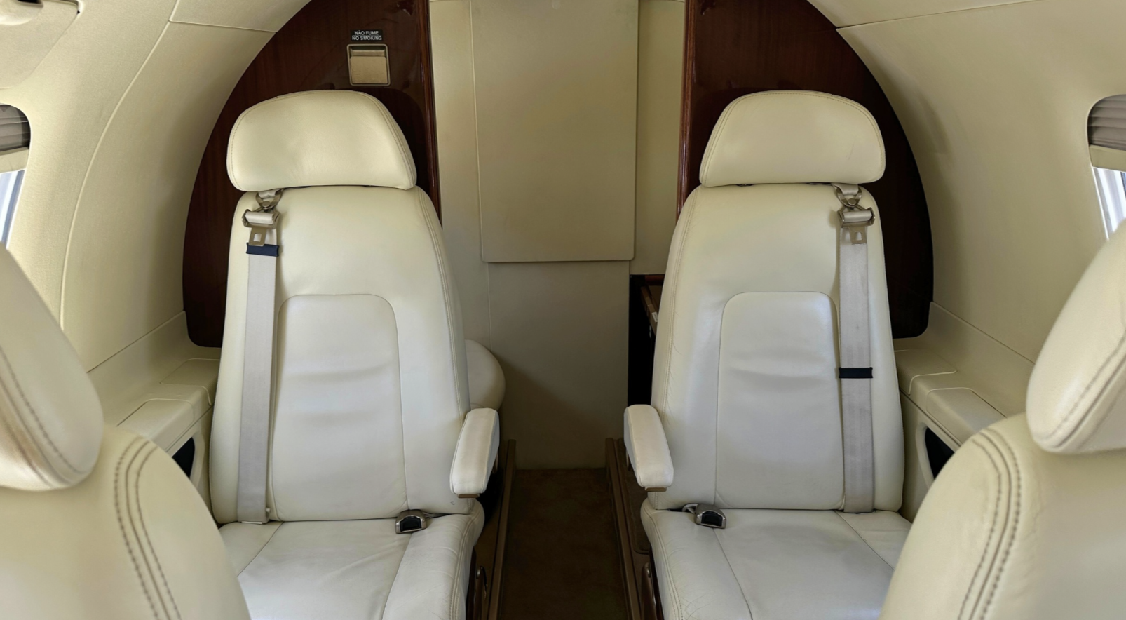 2011 PHENOM 300 com exclusividade