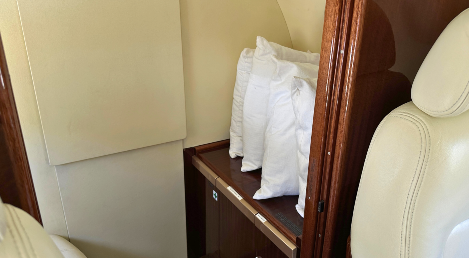 2011 PHENOM 300 com exclusividade