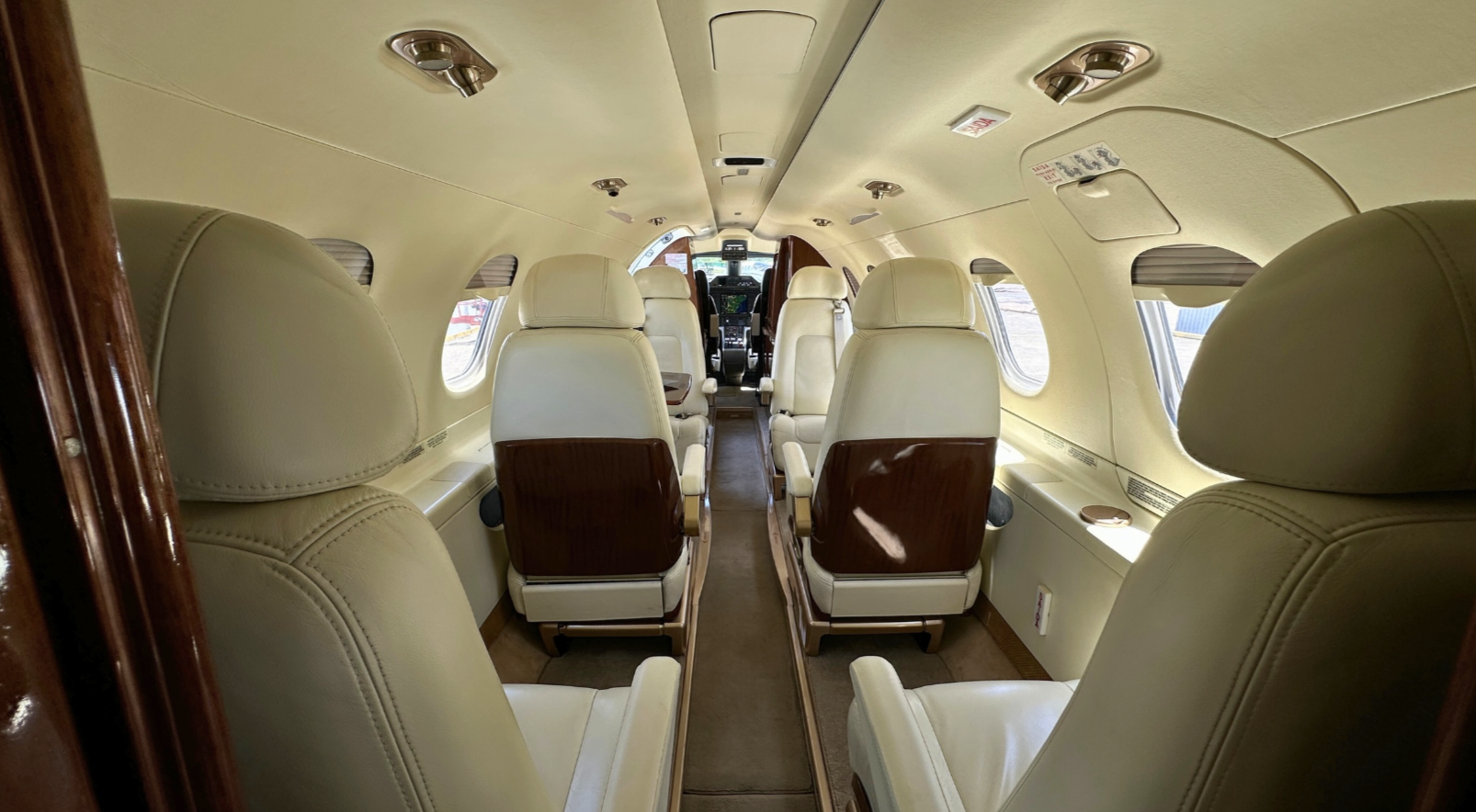 2011 PHENOM 300 com exclusividade