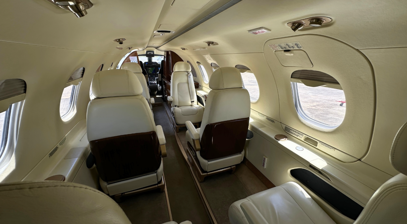 2011 PHENOM 300 com exclusividade