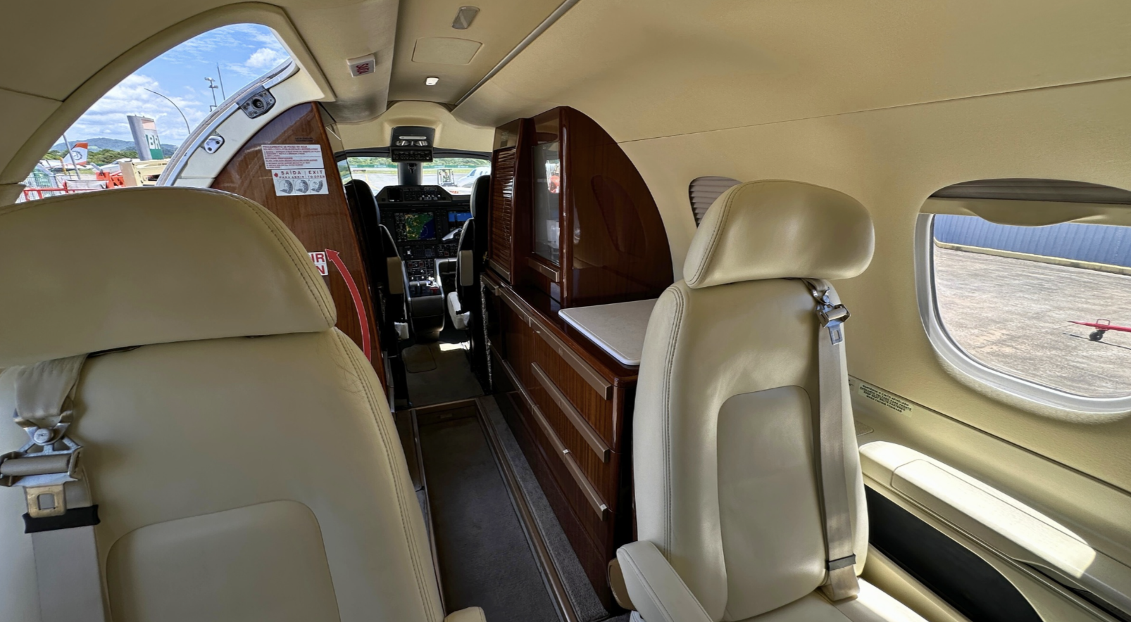 2011 PHENOM 300 com exclusividade