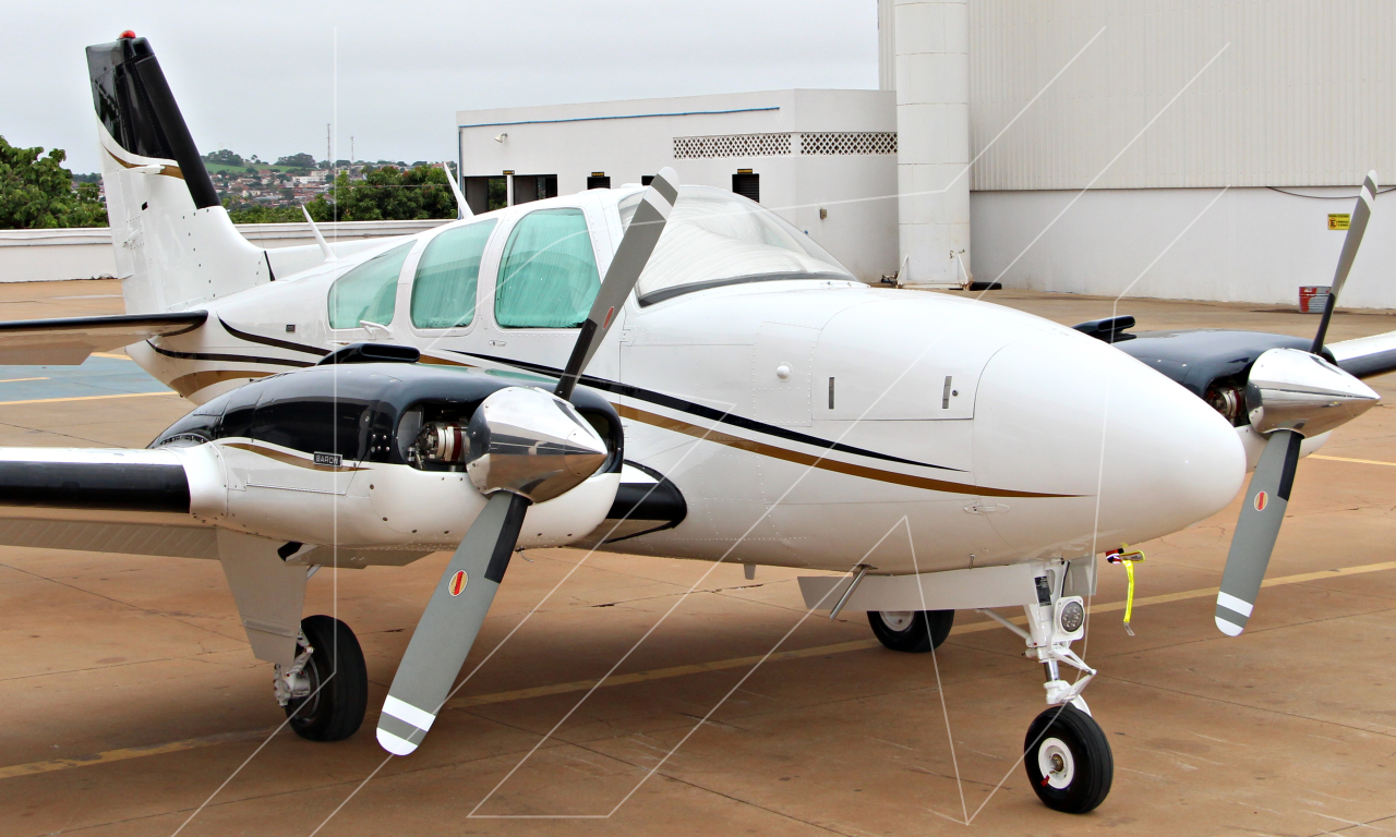 Beechcraft Baron E55 1975