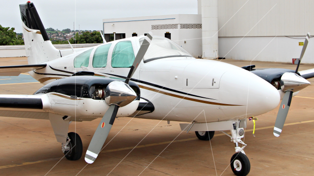 Beechcraft Baron E55 1975