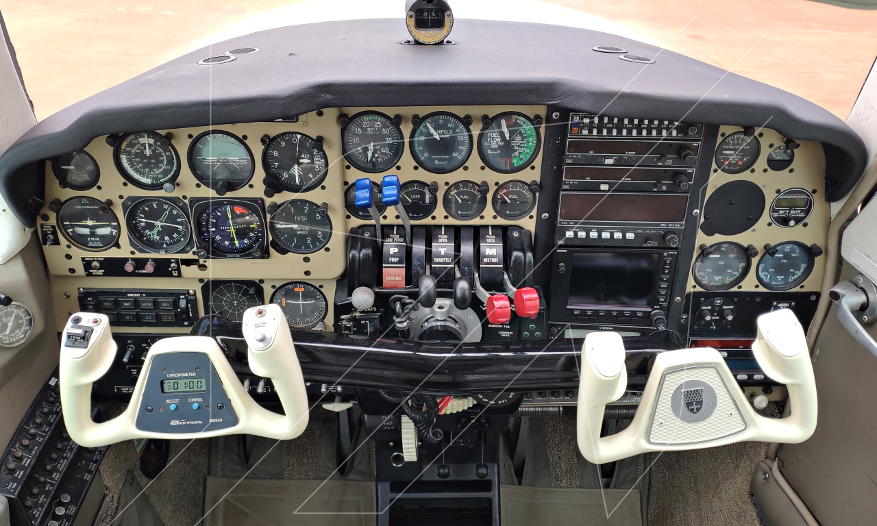 Beechcraft Baron E55 1975