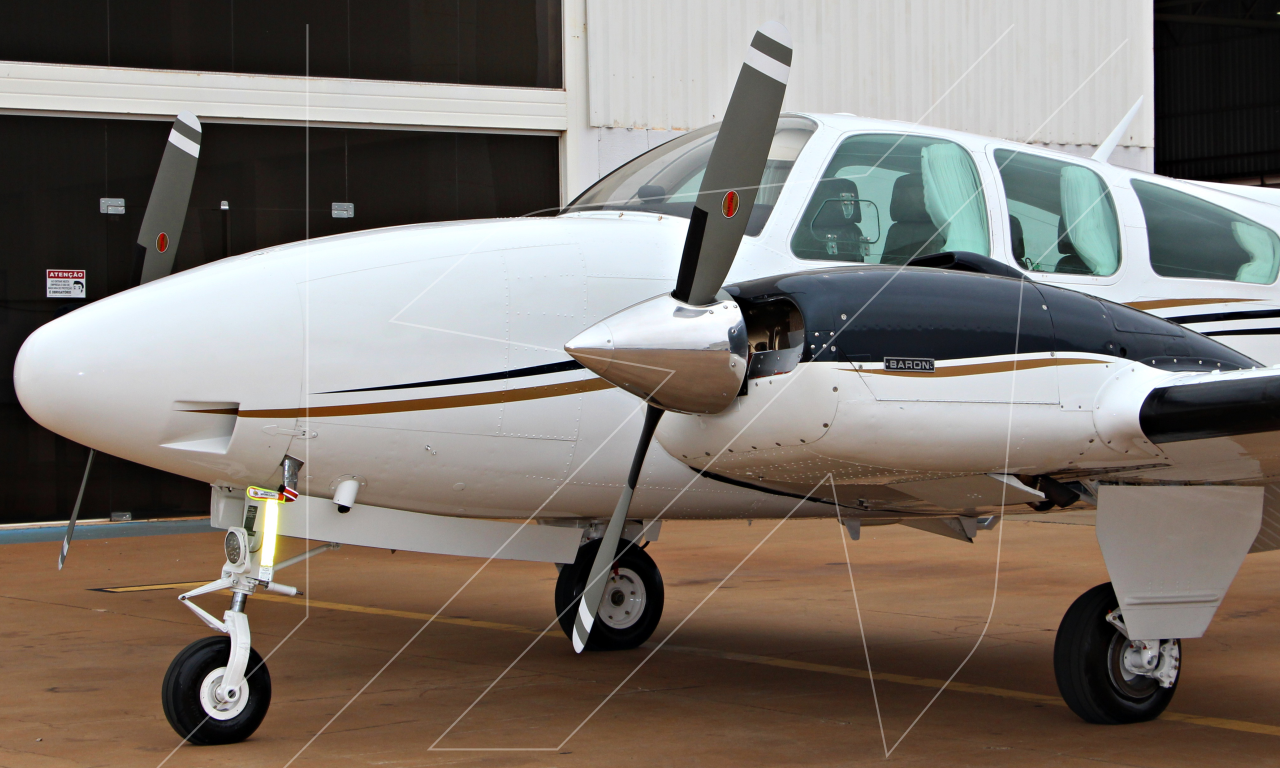 Beechcraft Baron E55 1975