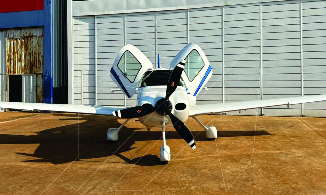 CIRRUS SR22 G5 CARBON 2015