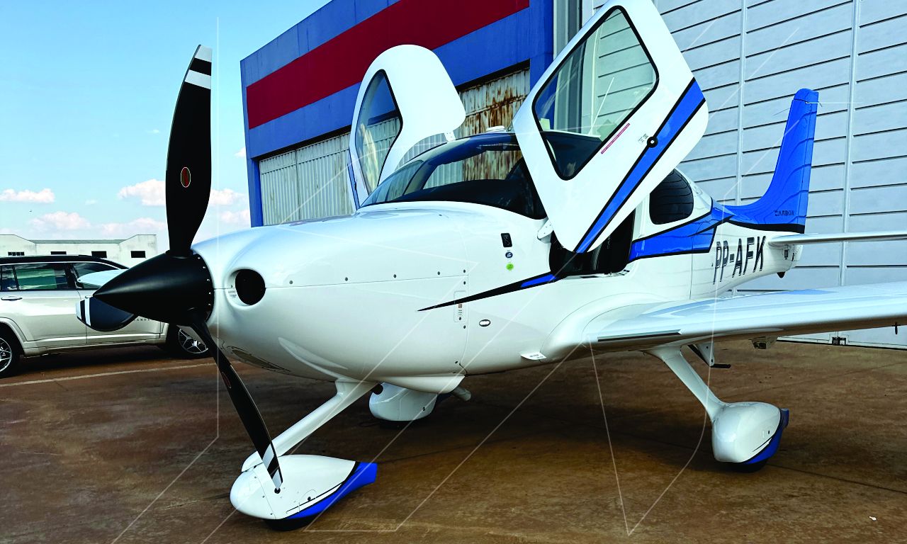 CIRRUS SR22 G5 CARBON 2015